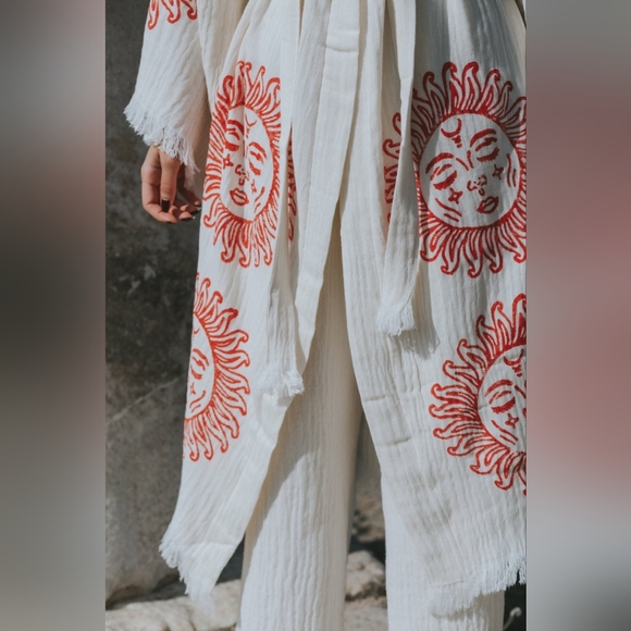 Sun Motif Cream and Orange Kimono Robe Size M/L - Picture 13 of 13